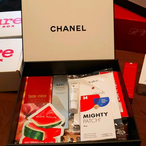 CHANEL Other - Beauty Box AHC Glossmetics Glow Chanel origins